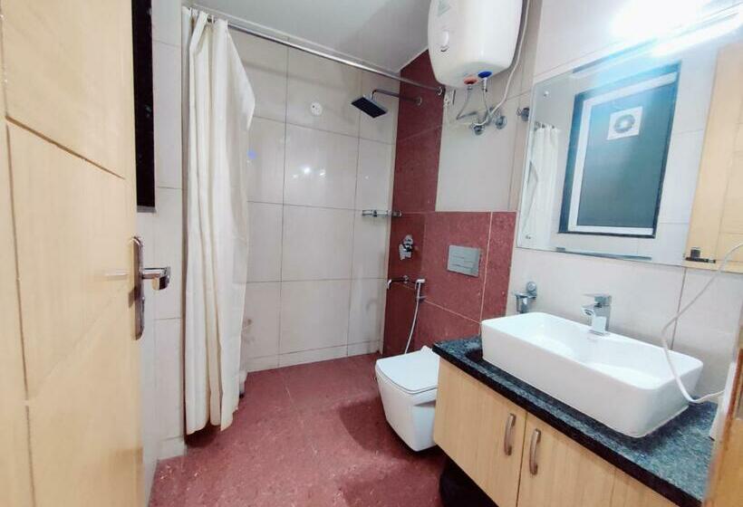 اتاق لوکس, Blueneck Sec 47 Near Ikea Gmp Gurugram