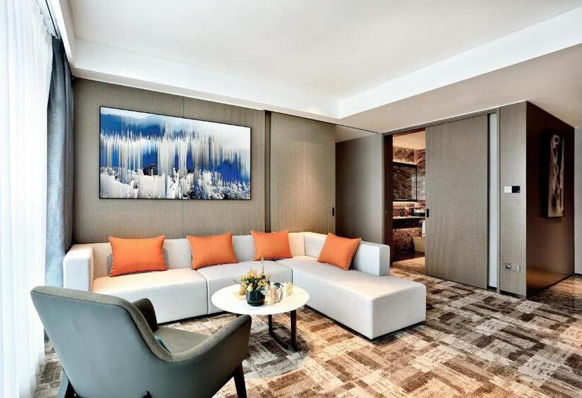 디럭스 스위트, Yiwu Yandoo Yayue