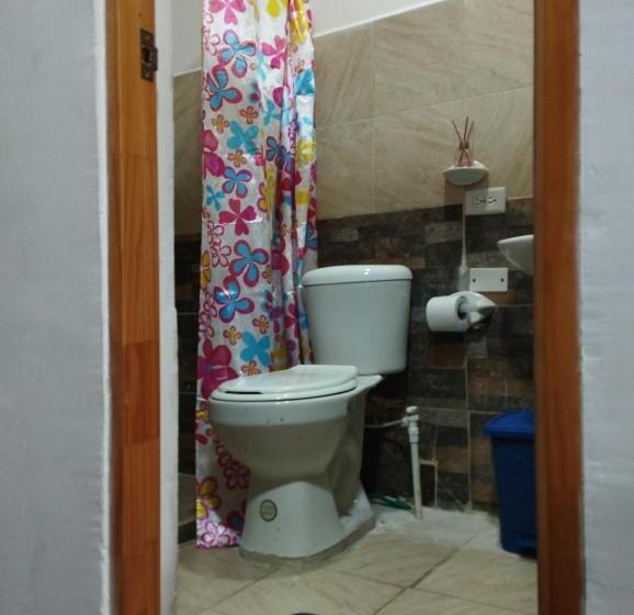 اتاق خانوادگی, Balcón Del Lago   Artesanos Y Turistas