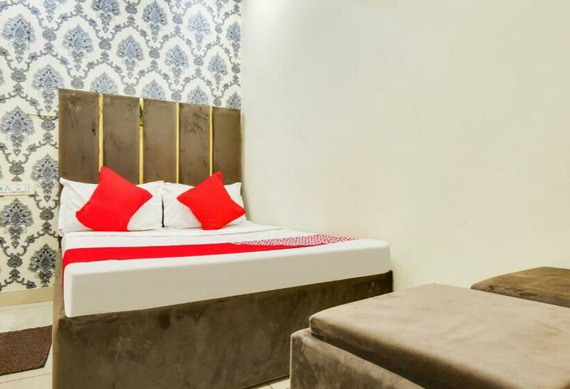 اتاق کلاسیک سه تخته, Oyo Flagship 80943b  Blue Shine