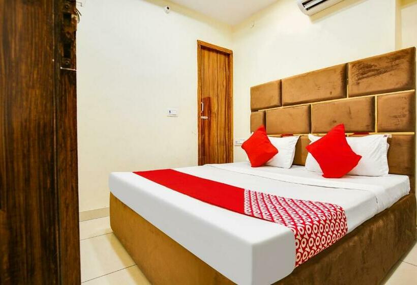 اتاق کلاسیک سه تخته, Oyo Flagship 80943b  Blue Shine