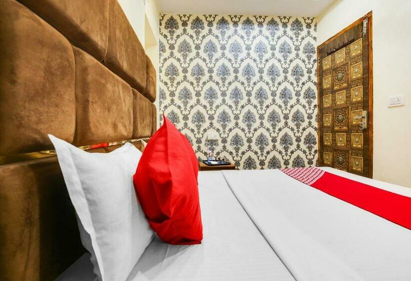 اتاق کلاسیک سه تخته, Oyo Flagship 80943b  Blue Shine