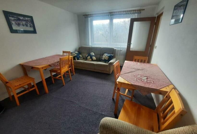 스탠다드 트리플 룸, Restaurace A Penzion Na Stráni