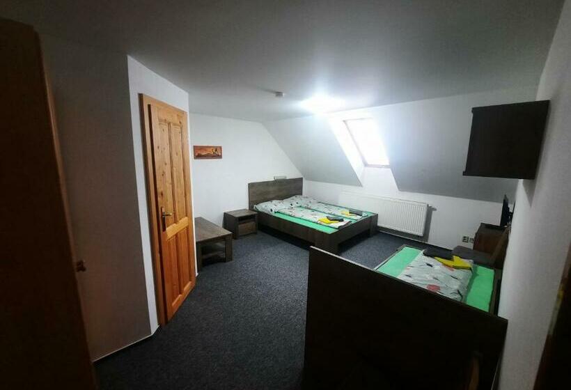 스탠다드 트리플 룸, Restaurace A Penzion Na Stráni