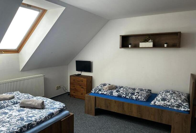 스탠다드 트리플 룸, Restaurace A Penzion Na Stráni