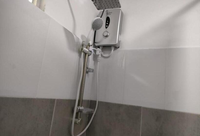 غرفة عائلية, Royal Rose