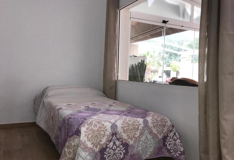 Deluxe Room Mountain View, Casa Raíces Del Montgo