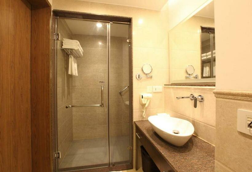 标准单人间, Distrikt 9