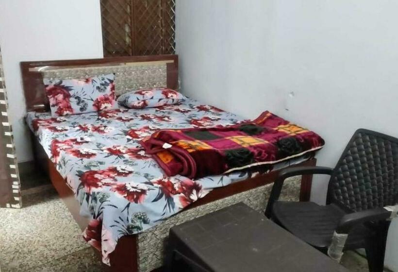 Трехместный Номер Классика, Pop Spotlight Inn Hotel And Restaurant