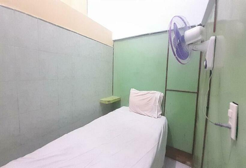 חדר סופריור יחיד, Spot On 92236 Kediri Family Homestay