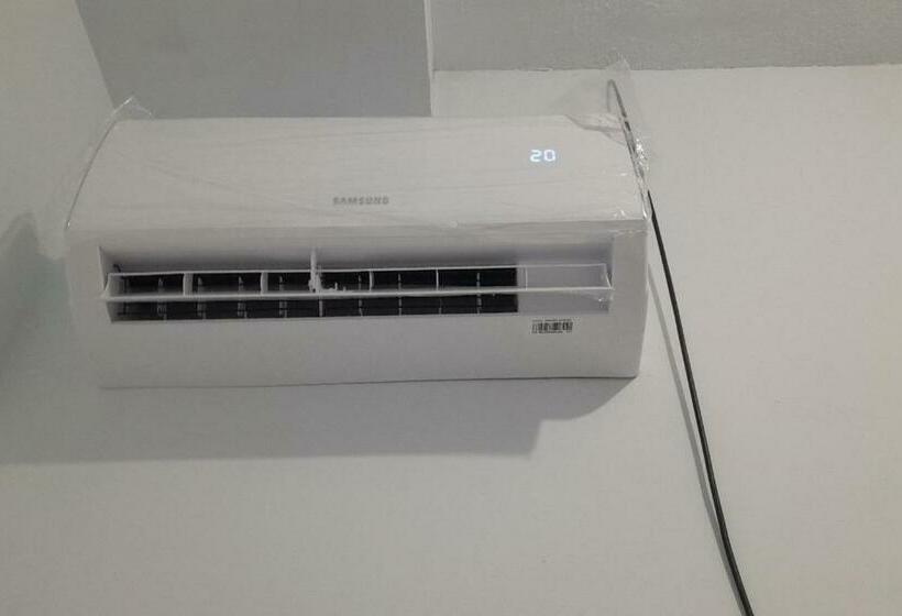 חדר סופריור יחיד, Spot On 92236 Kediri Family Homestay