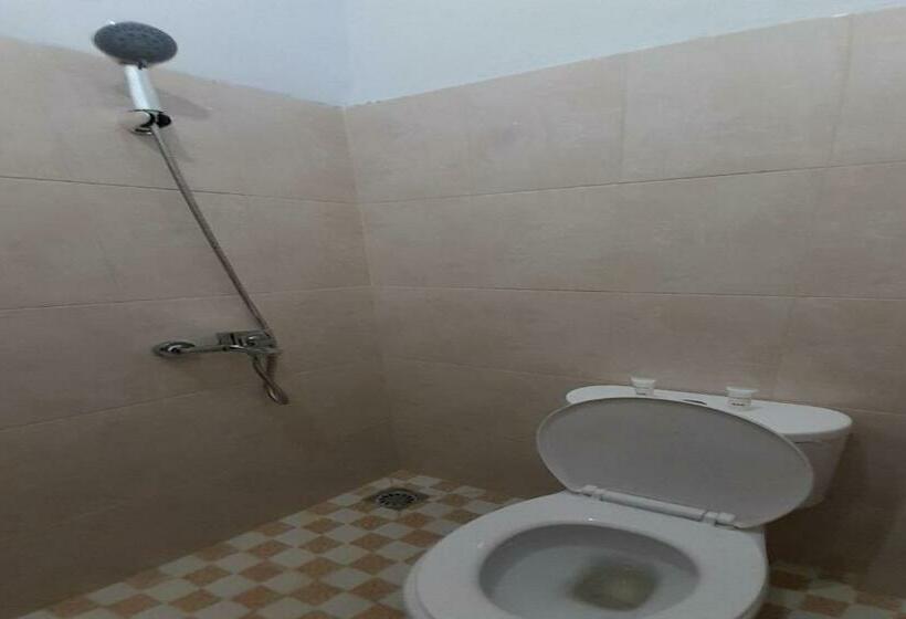 חדר סופריור יחיד, Spot On 92236 Kediri Family Homestay