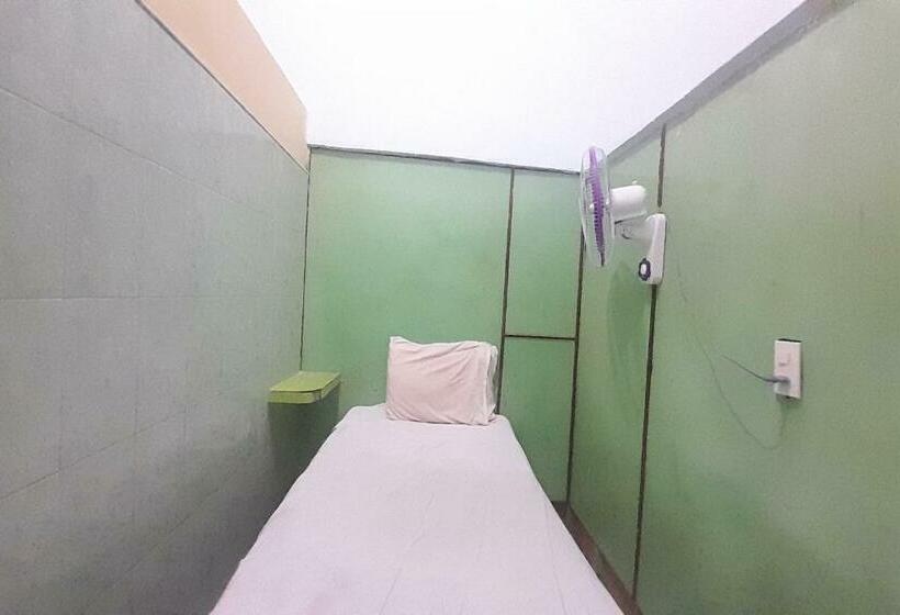 חדר סופריור יחיד, Spot On 92236 Kediri Family Homestay