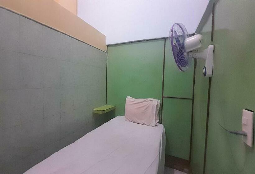 חדר סופריור יחיד, Spot On 92236 Kediri Family Homestay