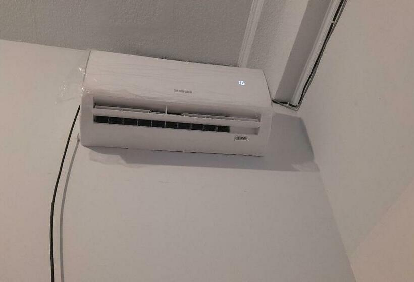 חדר סופריור יחיד, Spot On 92236 Kediri Family Homestay