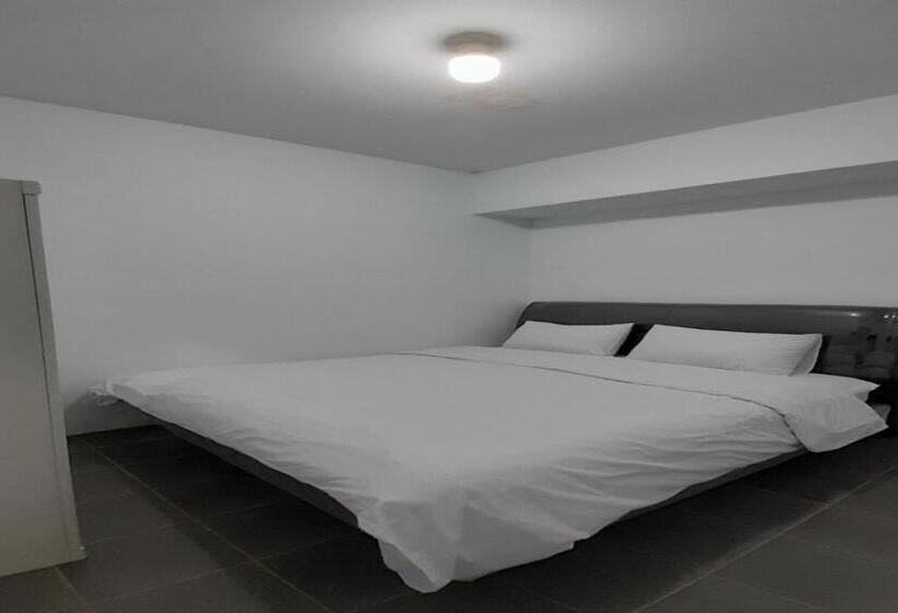 חדר סטנדרט, Spot On 92236 Kediri Family Homestay