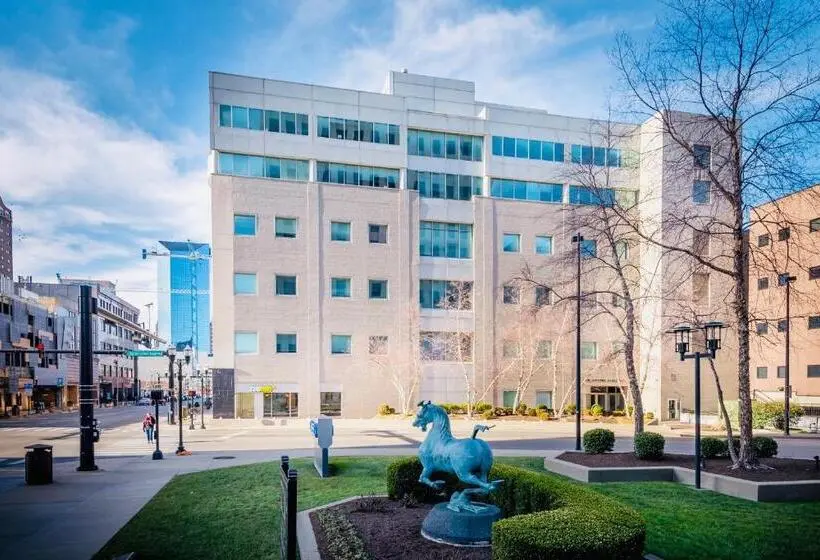 آپارتمان سوپریور 1 خوابه, 175 Lex   Walkable Downtown Lexington & Rupp Arena   Full Condos