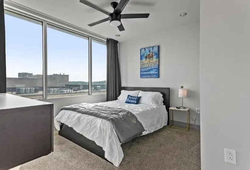 اتاق استاندارد, 175 Lex   Walkable Downtown Lexington & Rupp Arena   Full Condos
