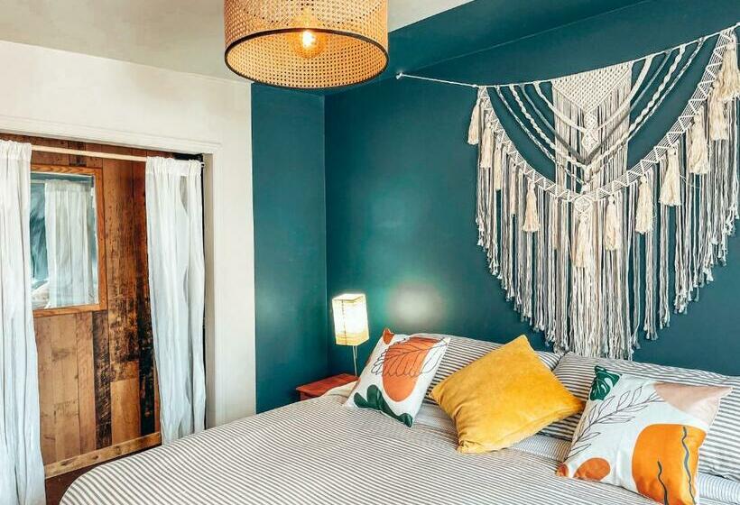 חדר דחוקס עם מיטת קינג, Auberge Mandala