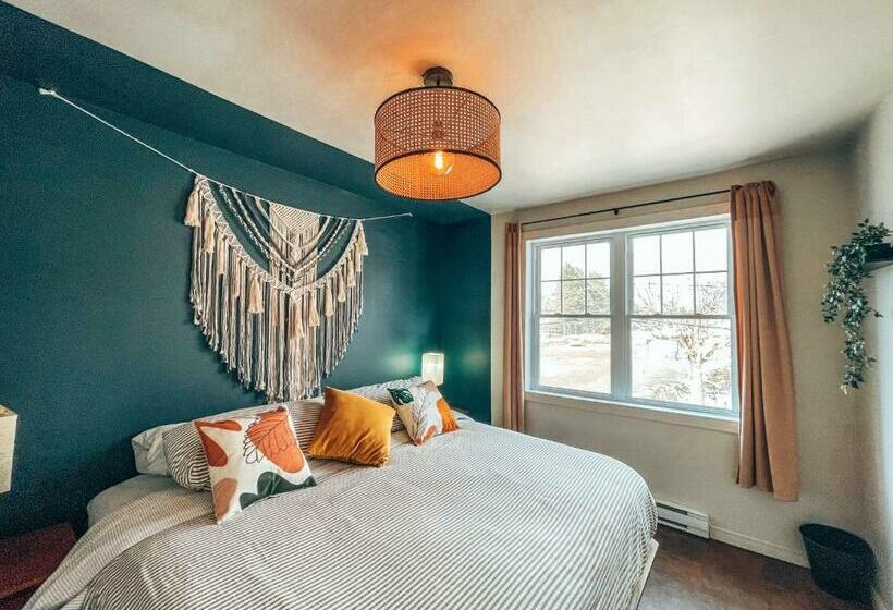 חדר דחוקס עם מיטת קינג, Auberge Mandala