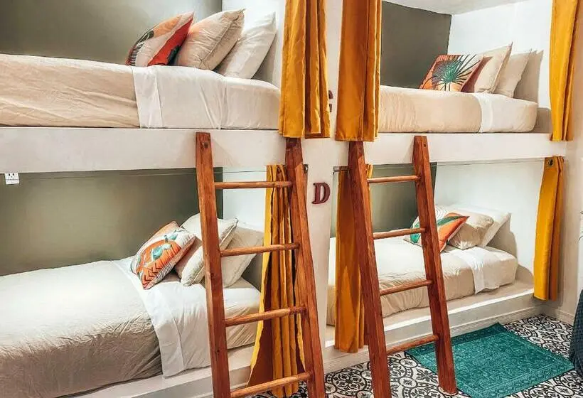 Vuode Makuusalissa, Auberge Mandala