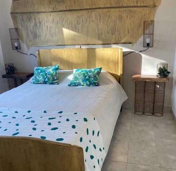 חדר סטנדרט לארבעה, Carod Espacio Serrano