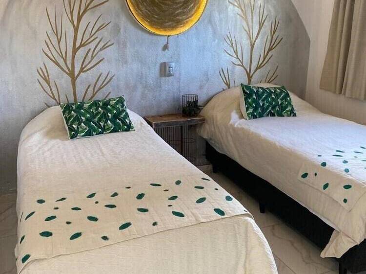 חדר סטנדרט לשלושה, Carod Espacio Serrano