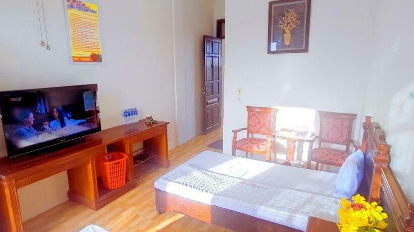 اتاق استاندارد, Lam Hong