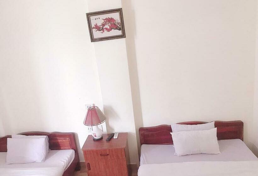 اتاق استاندارد, Lam Hong