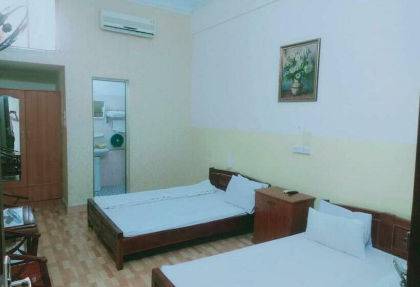 اتاق استاندارد, Lam Hong