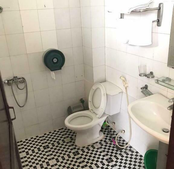 اتاق استاندارد, Lam Hong