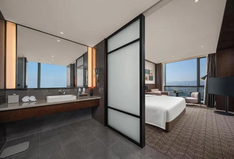 اتاق دلوکس با تخت کینگ و چشم‌انداز شهر, Grand New Century Hotel Wenzhou