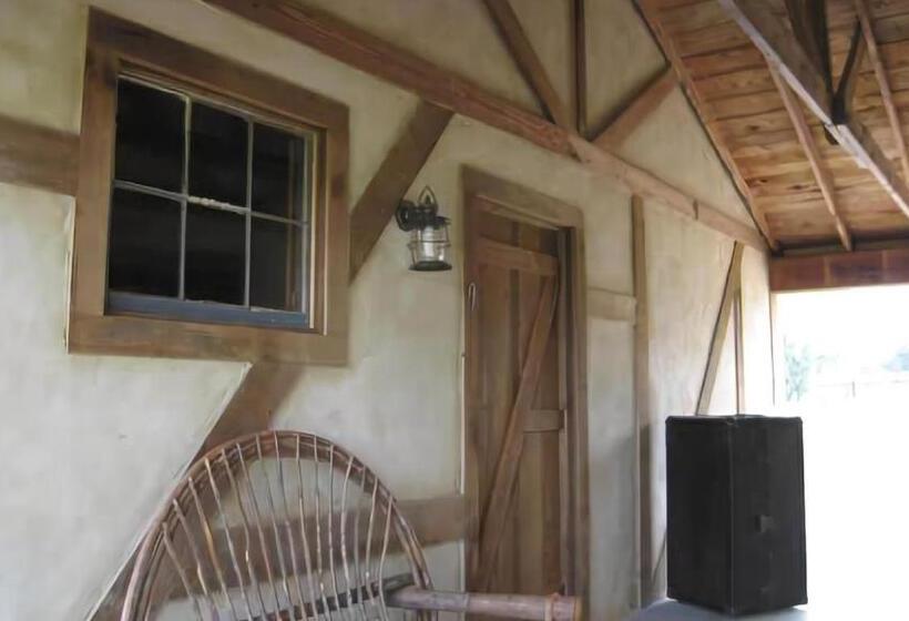 标准工作室, Country Inn Cottages