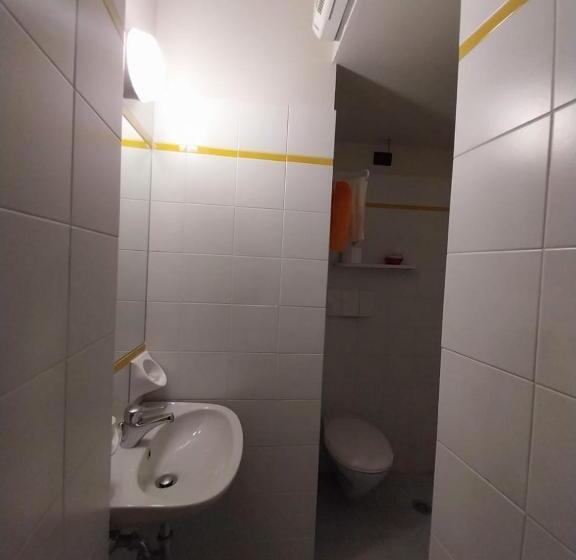 标准三人间, Cumilì