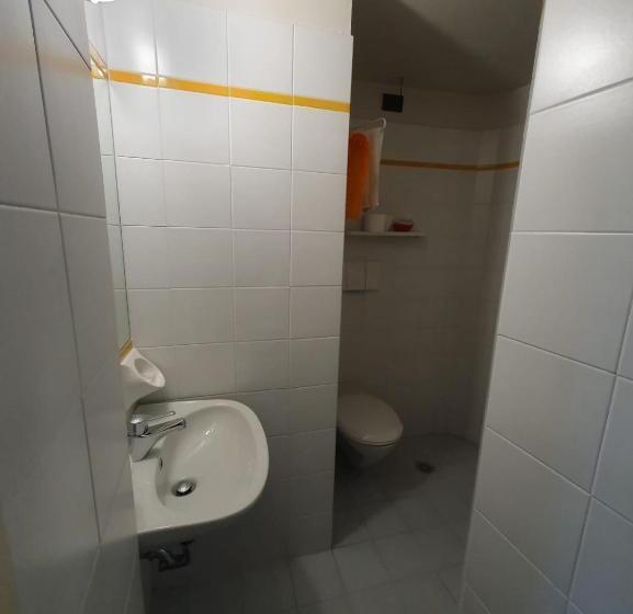 标准三人间, Cumilì