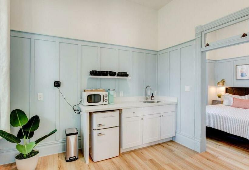 جناح, Suite 3 Historic Art City Inn