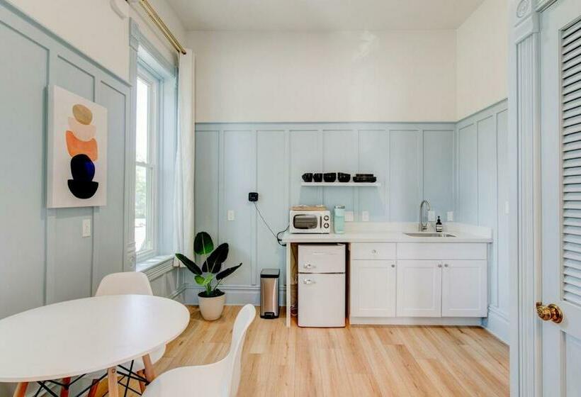 جناح, Suite 3 Historic Art City Inn