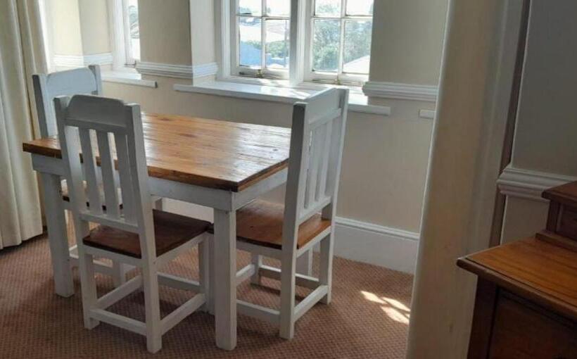 オーシャンビュースーペリアールーム, Twin Palms Accommodations