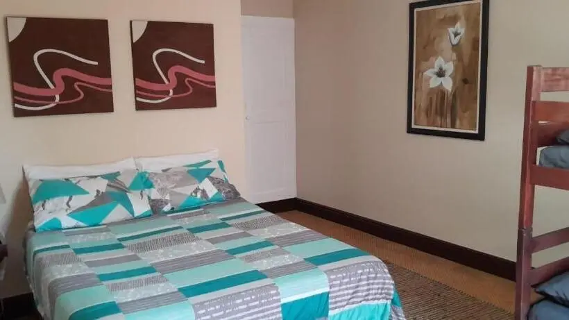Perhehuone Sivuttainen Merinäkymä, Twin Palms Accommodations