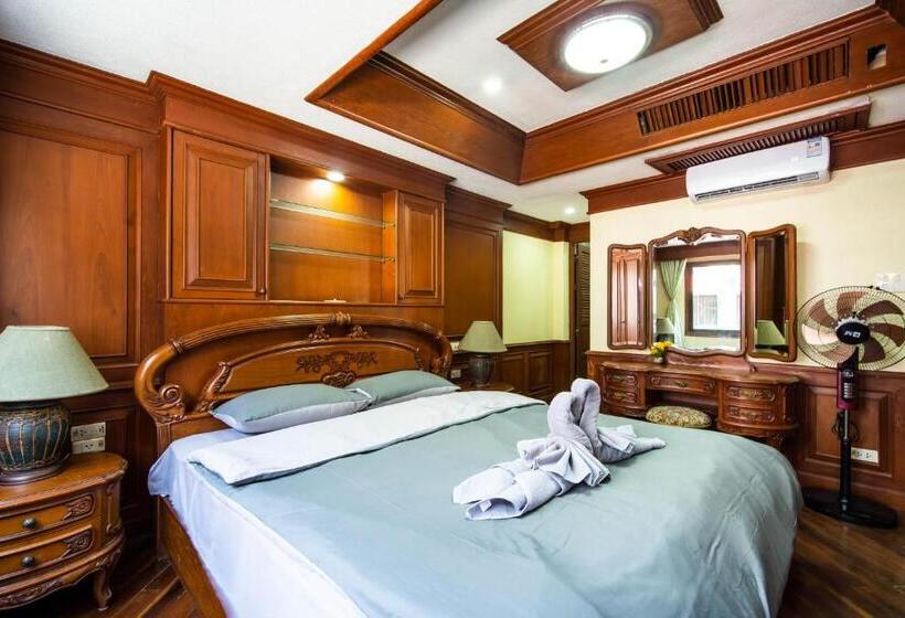 Aile Süiti, Zj House