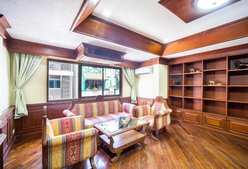 Aile Süiti, Zj House