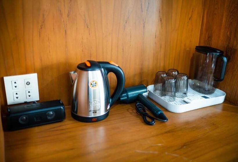 Delüks Oda, Zj House