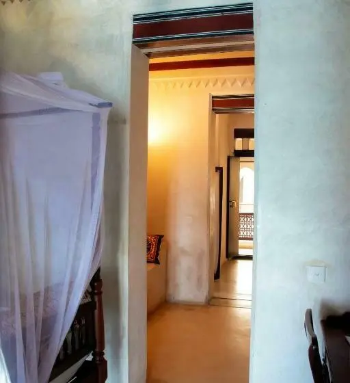 اتاق استاندارد, Lamu House