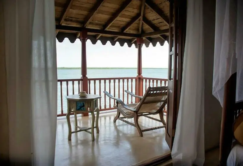 اتاق سوپریور با چشم‌انداز دریا, Lamu House