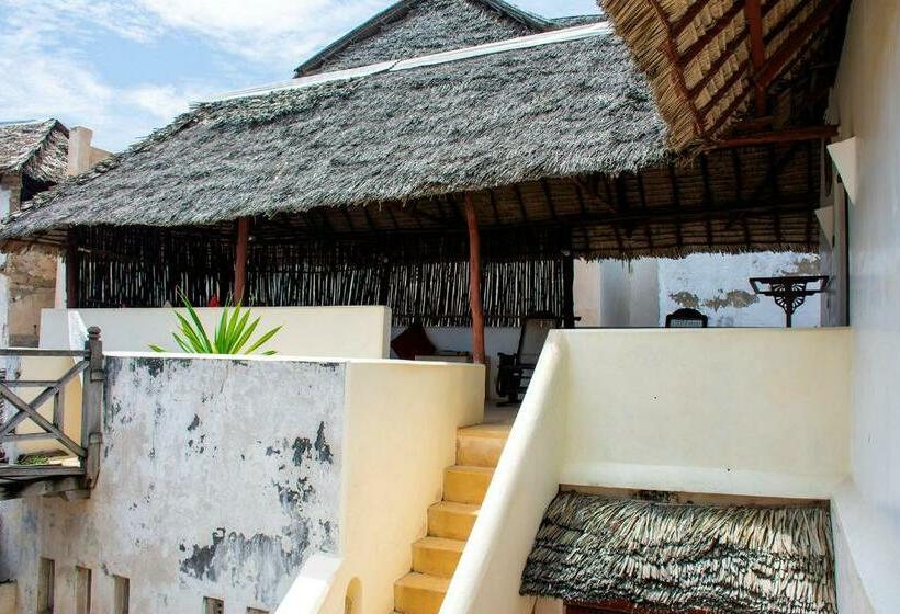 اتاق سه نفره سوپریور با چشمانداز دریا, Lamu House