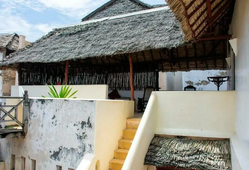 اتاق سه نفره سوپریور با چشم‌انداز دریا, Lamu House