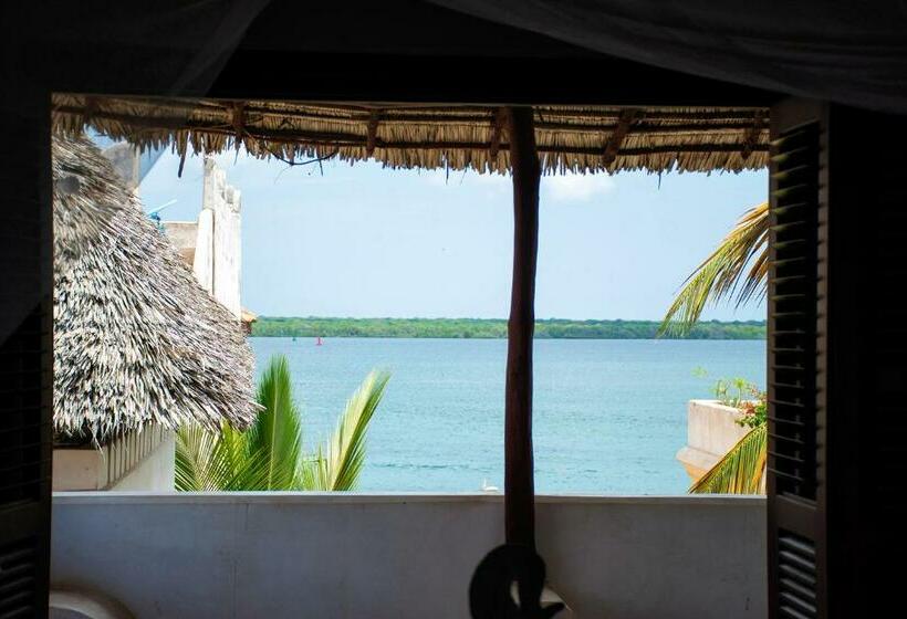 اتاق سه نفره سوپریور با چشمانداز دریا, Lamu House