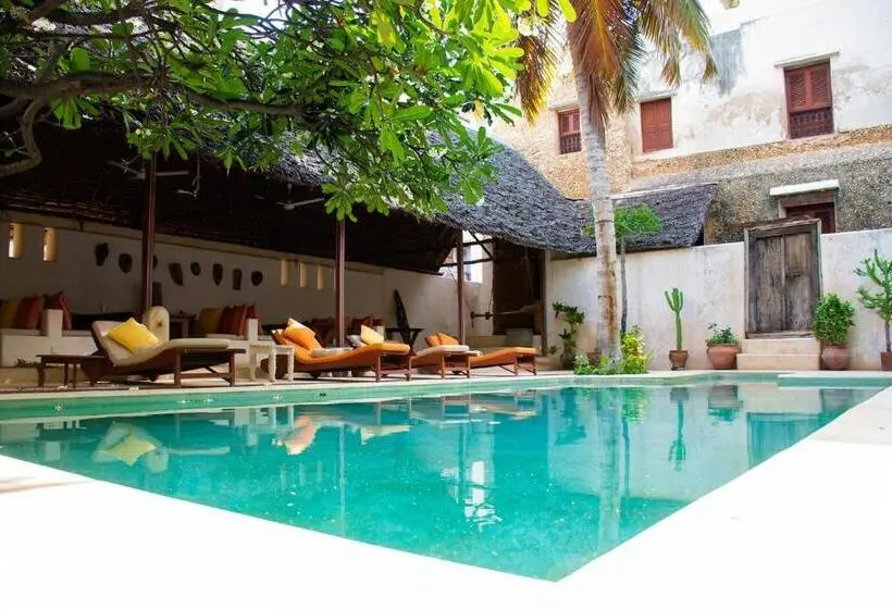 اتاق استاندارد با چشم‌انداز استخر, Lamu House