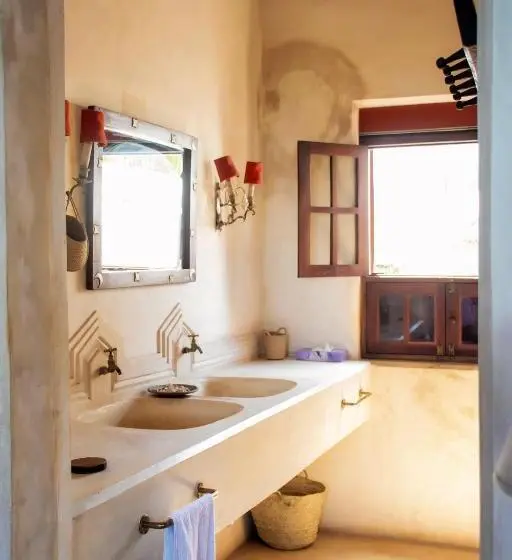 اتاق استاندارد با چشم‌انداز استخر, Lamu House