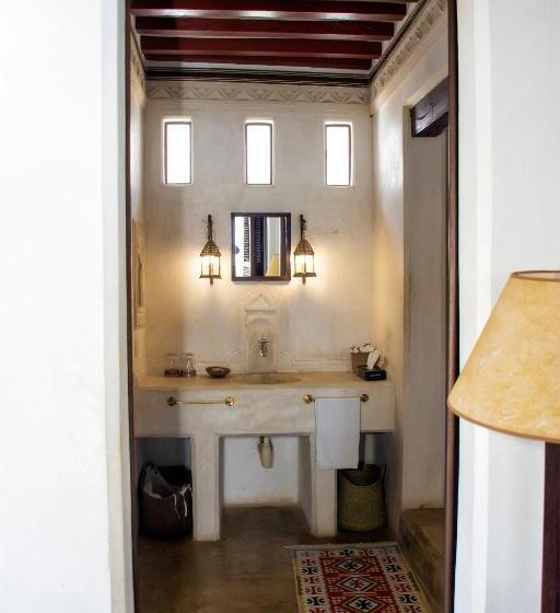 اتاق استاندارد, Lamu House